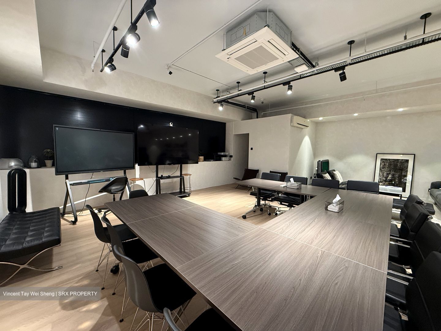 Vertex (D14), Office #524021911
